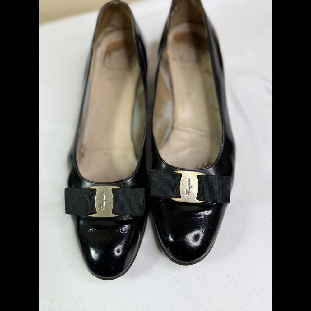 Salvatore Ferragamo Black Patent Leather Bow Heeled Pumps Ribbon Logo Heels 8.5